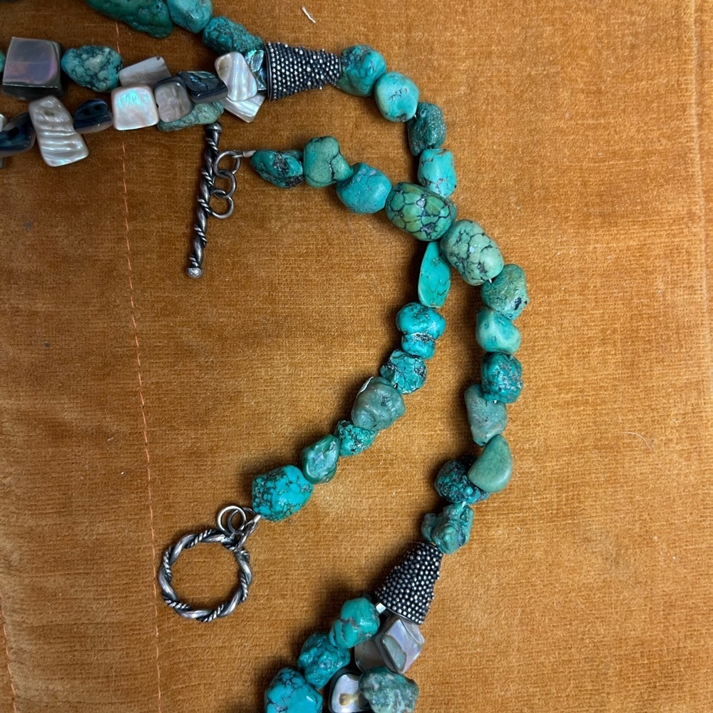 925 Turquoise & Mother of Pearl reversible necklace & earrings 24”, 2.5” center - Picture 5 of 6